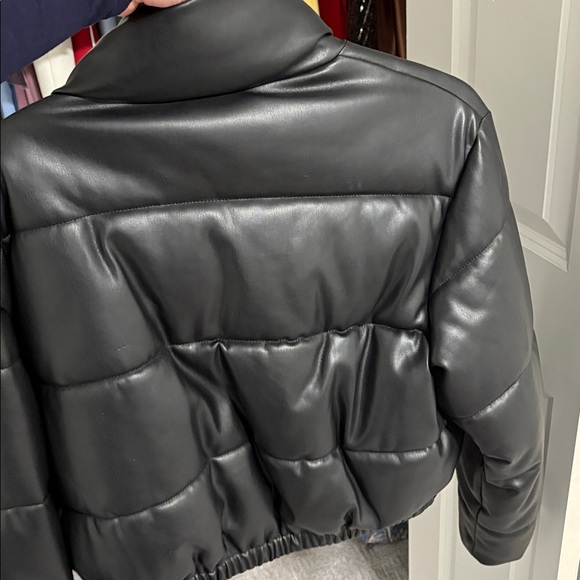 Zara Women's Black Puffer Coat - Picture 6 of 7